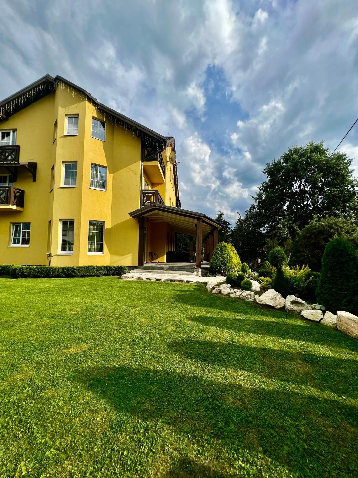 Hotel Arnica Jassinja Exterior foto