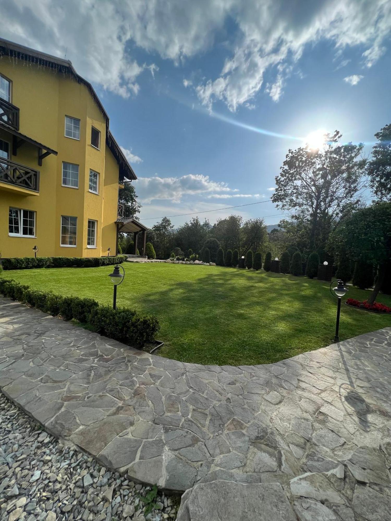 Hotel Arnica Jassinja Exterior foto