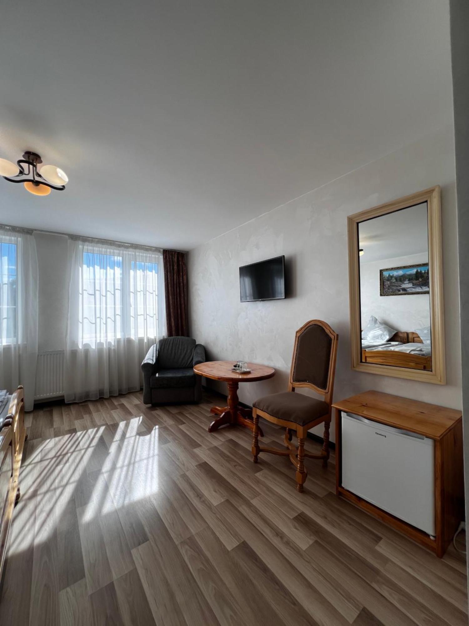 Hotel Arnica Jassinja Exterior foto